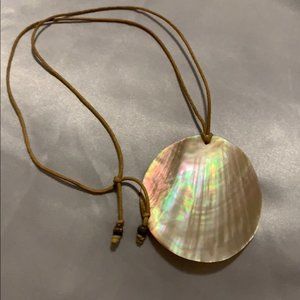 Gorgeous shell necklace